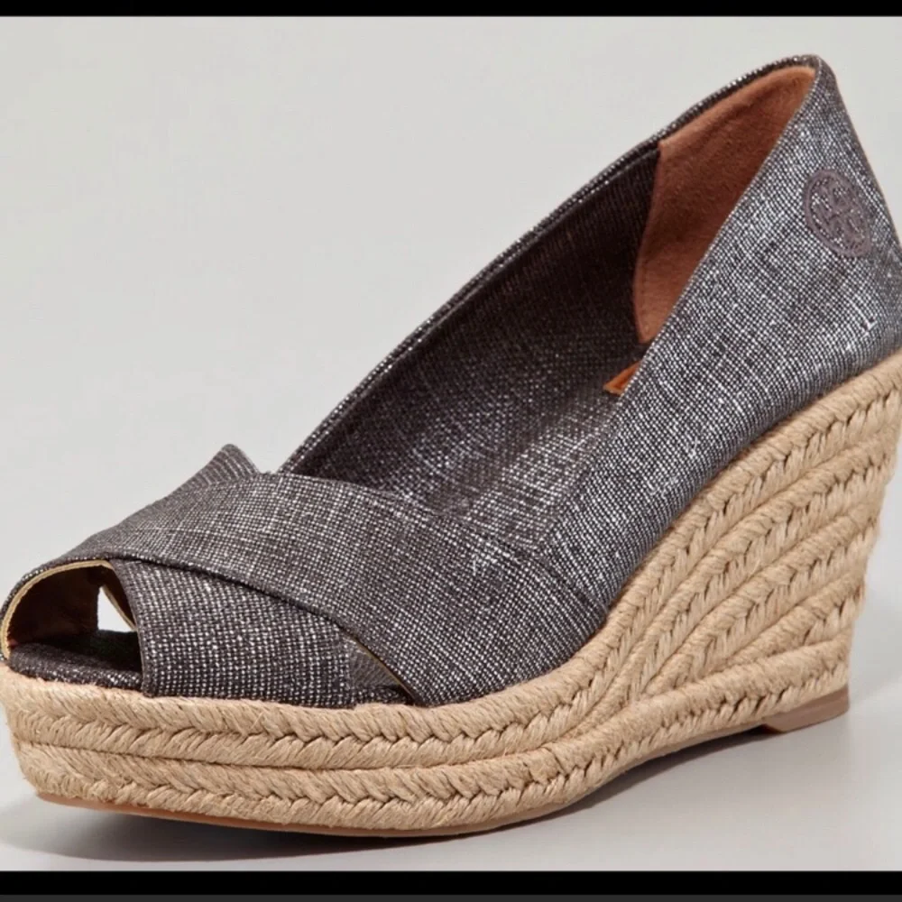 🎉🎉🎉NIB Tory Burch Filipa Wedge Pewter Silver 10.5/9.5